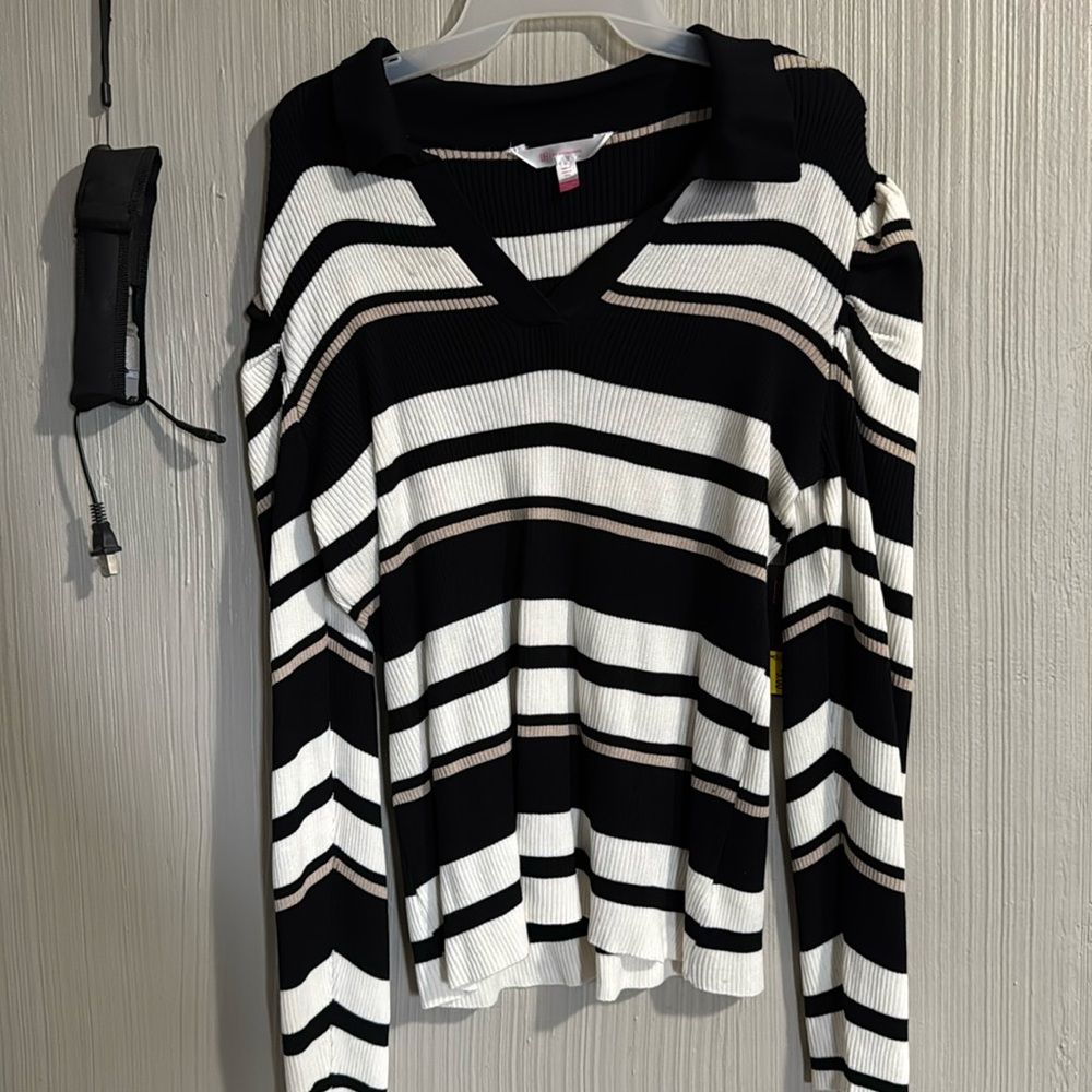 Black and white long sleeve shirt